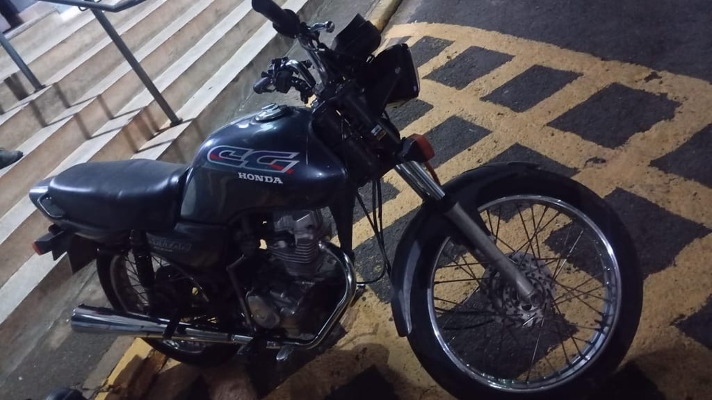 Polícia flagra dupla com moto furtada e prende jovem por receptação e corrupção de menor em Presidente Prudente
