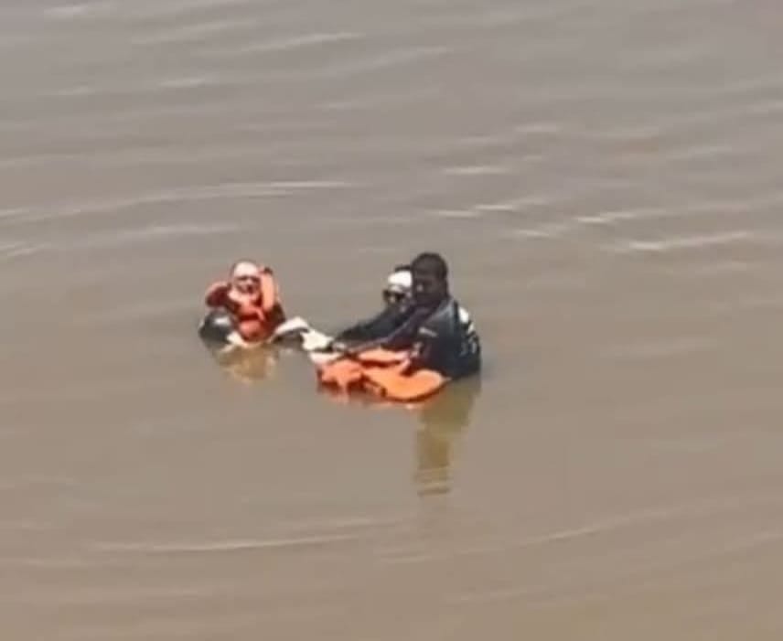 Família fica 18 horas à deriva no Rio Paraná e é resgatada pelo Corpo de Bombeiros