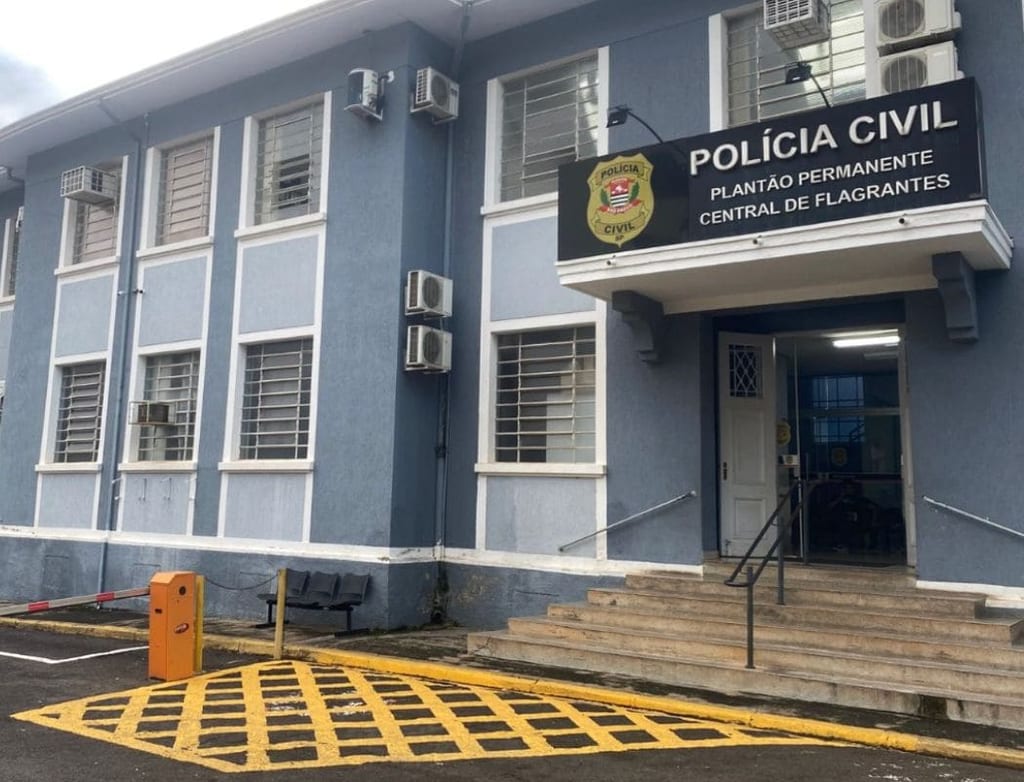 Supermercado e farmácia do Centro registram casos distintos de furto; suspeitos são detidos em flagrante
