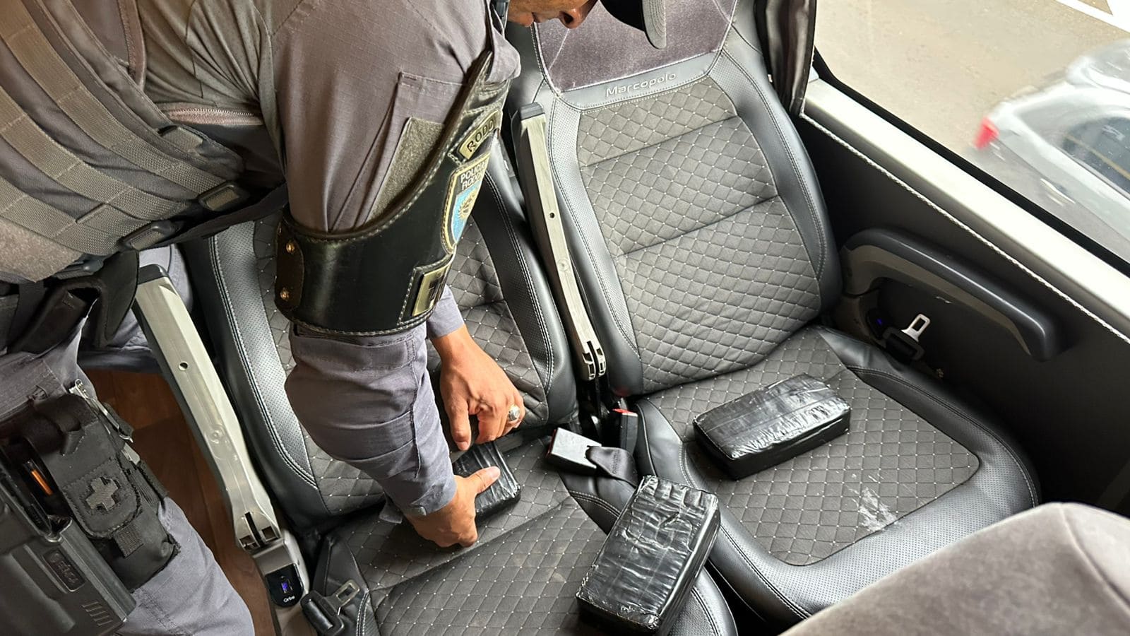 TOR e Canil do BAEP apreendem mais de 3 quilos de cocaína em ônibus na Raposo Tavares