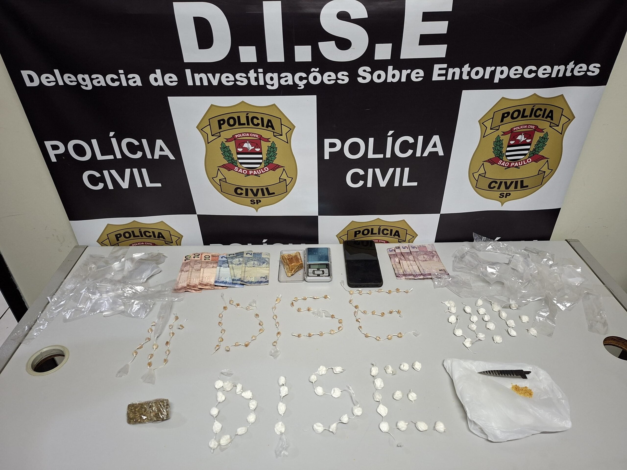 DISE desarticula ponto de tráfico e prende casal no Parque Furquim, em Prudente