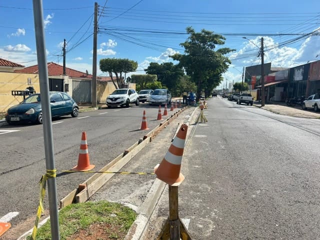Fechamento de canteiro e novos semáforos marcam nova etapa de obras na Avenida Paulo Marcondes