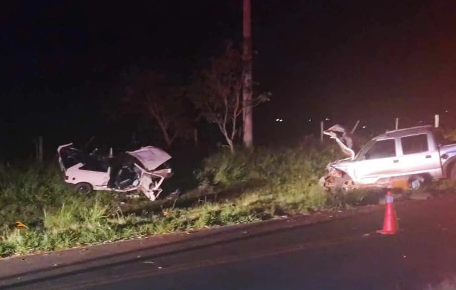Colisão mata casal em Piquerobi, deixa criança gravemente ferida e motorista é detido por suspeita de embriaguez