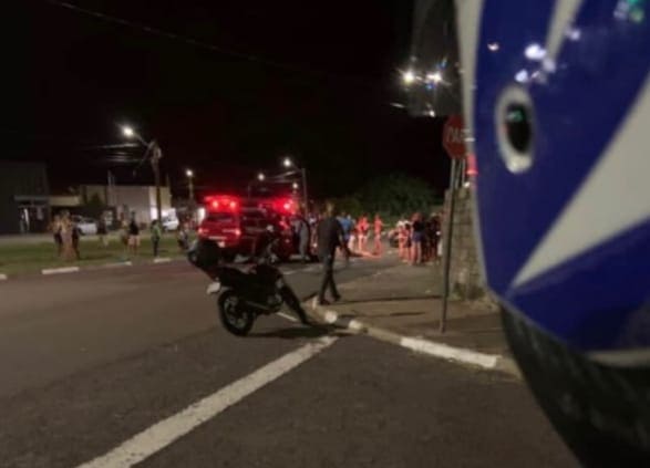 Mulher fica em estado gravíssimo após cair de carro; marido é preso por tentativa feminicídio
