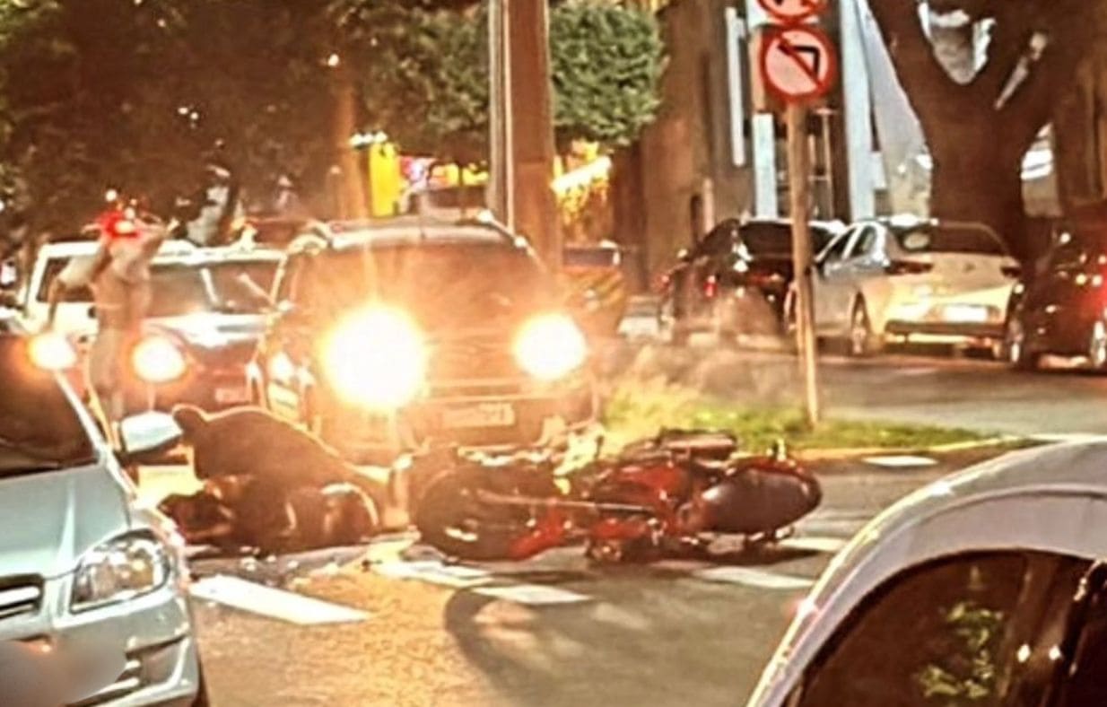 Colisão entre motos deixa dois feridos na Avenida Washington Luís