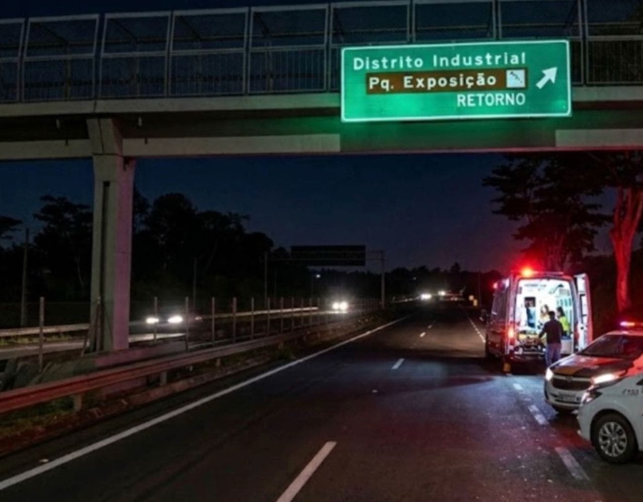 Motociclista morre após bater na traseira de caminhão na Rodovia Raposo Tavares