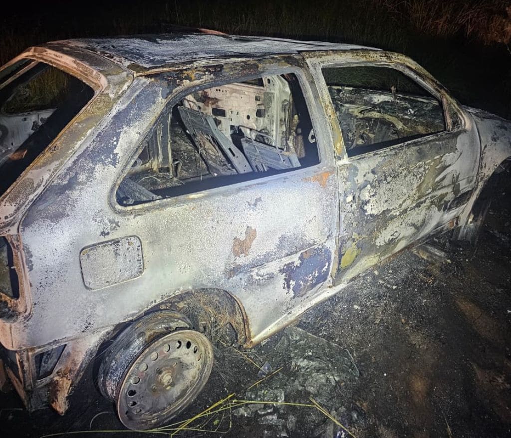 Veículo é encontrado incendiado em área rural de Presidente Prudente