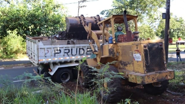 Fiscalização flagra irregularidades e recolhe 15 caminhões de materiais recicláveis
