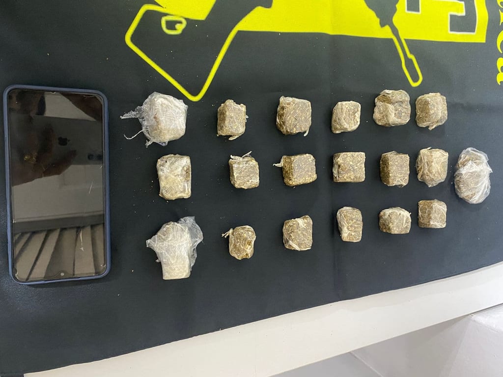 Jovem é preso por tráfico com 19 porções de maconha no bairro Ana Jacinta