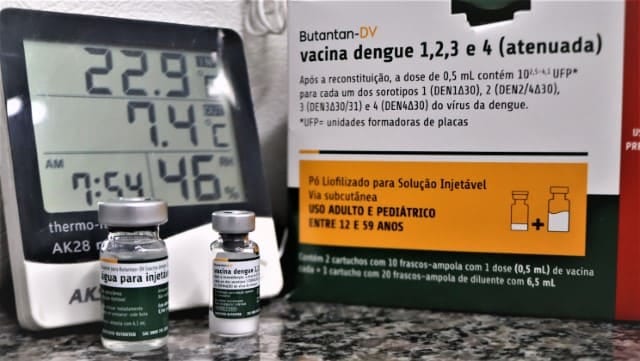 Vacina contra a dengue é liberada para profissionais da saúde e pessoas de 59 anos