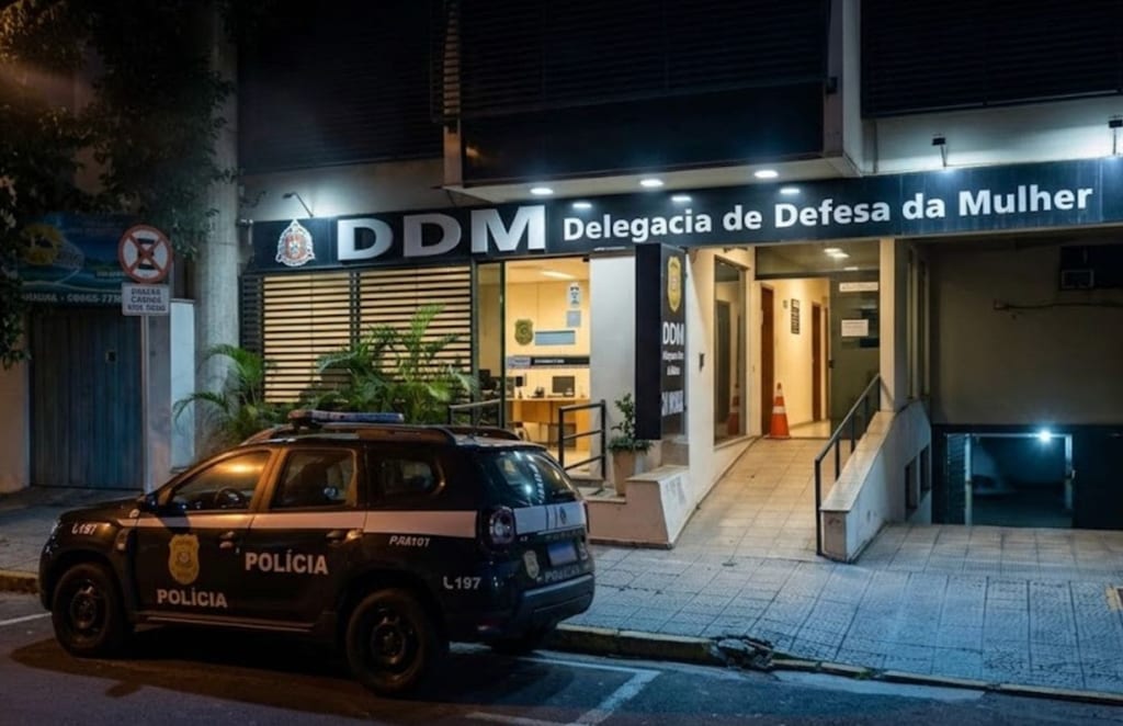 Corpo de mulher vítima de feminicídio é sepultado; suspeito segue foragido