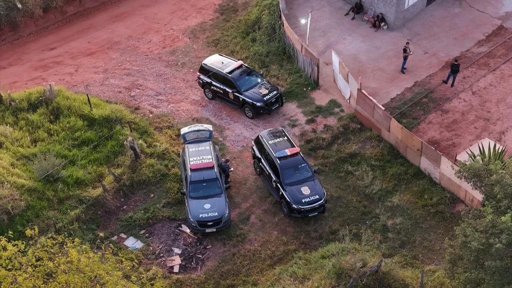 Polícia Civil e BAEP prendem casal suspeito de tráfico em propriedade rural