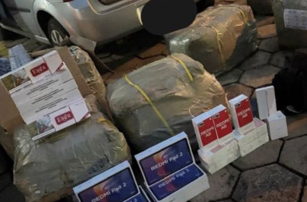 Polícia Militar intercepta carga irregular e apreende quatro veículos