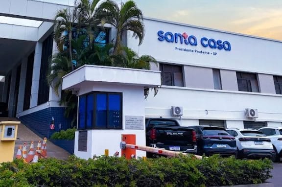 Idoso dado como morto segue internado em estado grave; médica pede afastamento