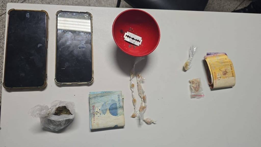 Polícia Militar estoura ponto de tráfico e prende duas mulheres no Jardim Monte Alto