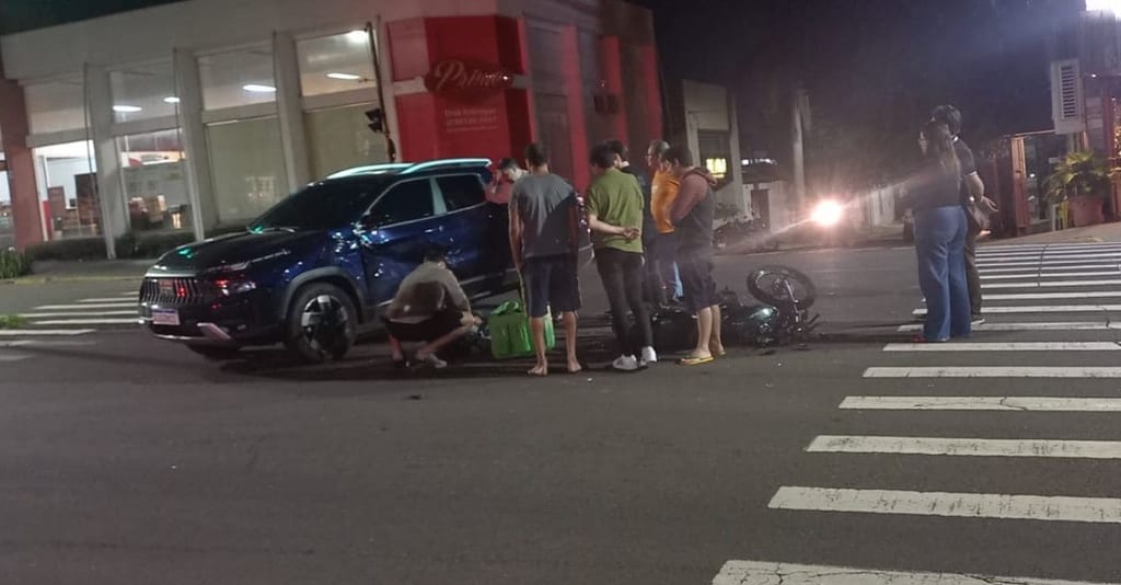 Colisão entre carro e moto deixa motociclista ferido em Presidente Prudente