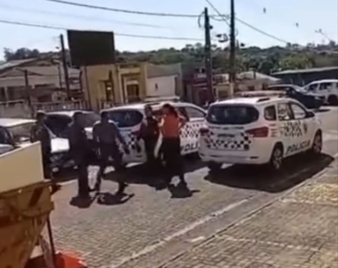 Mulher é presa por tentativa de homicídio após atacar vizinha em Álvares Machado