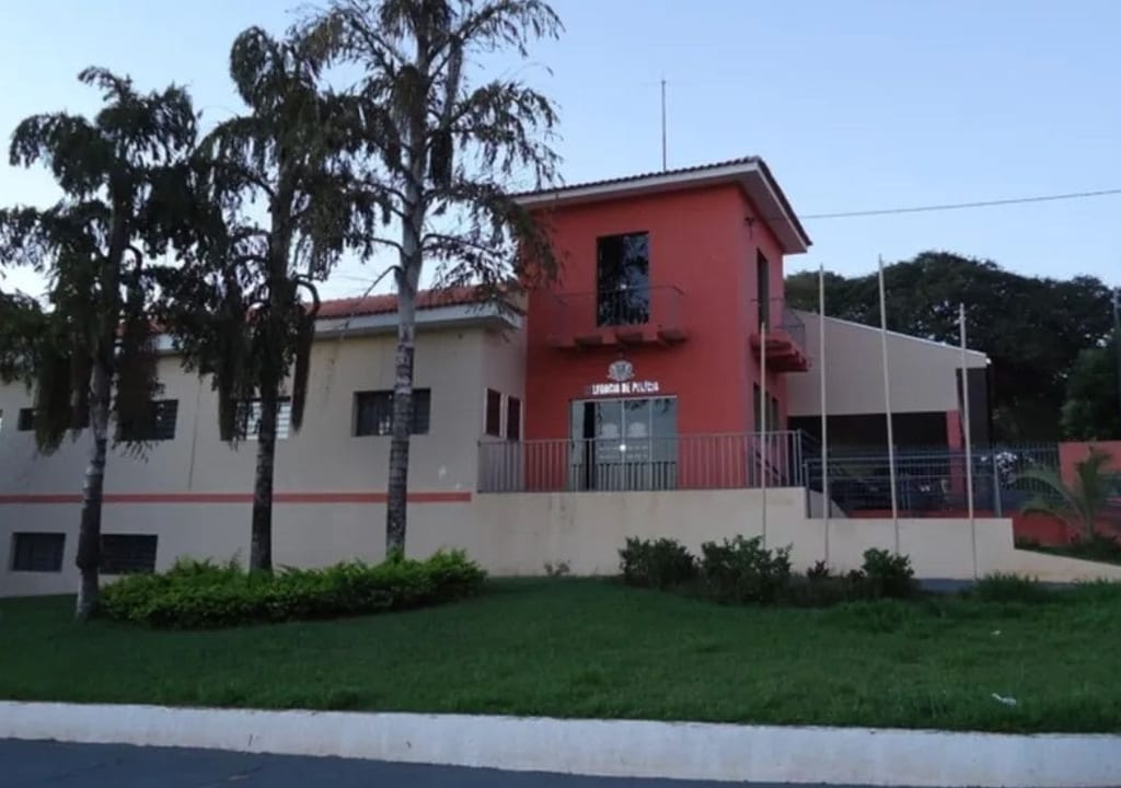 Procurado por tráfico é preso com 17 porções de maconha em Regente Feijó