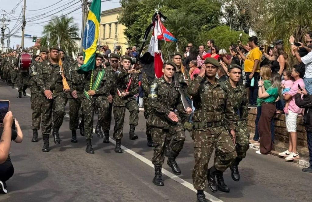 Desfile de 7 de Setembro reúne público em Prudente e teve transmissão do Oeste Cidade