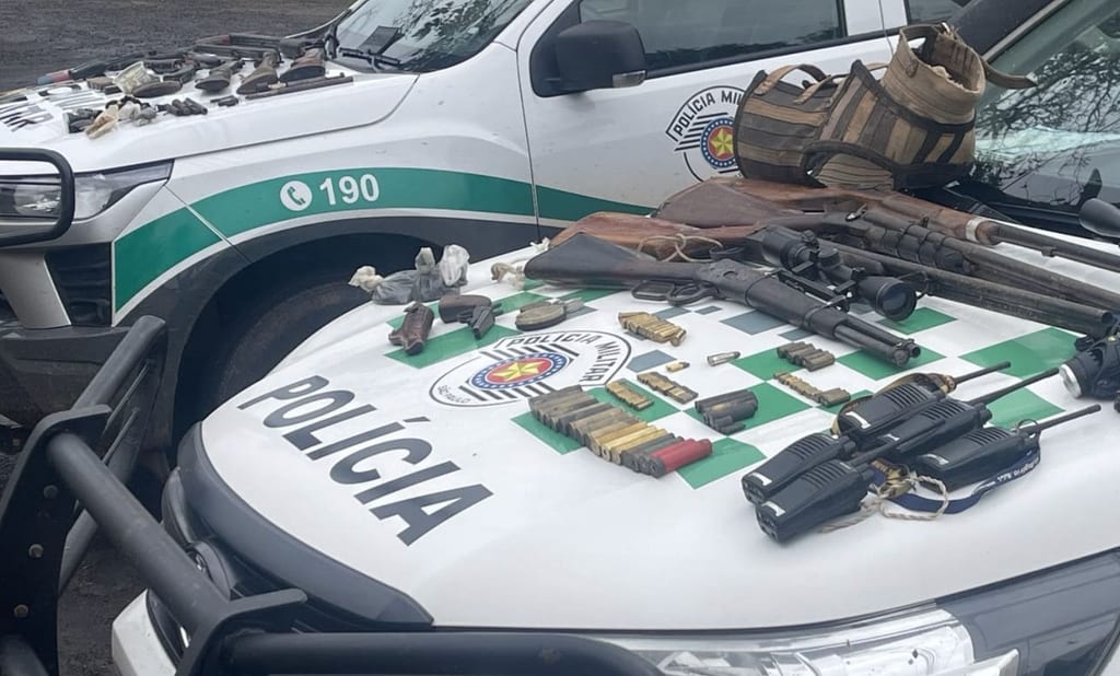Polícia Ambiental apreende nove armas e carne de animais silvestres em Martinópolis