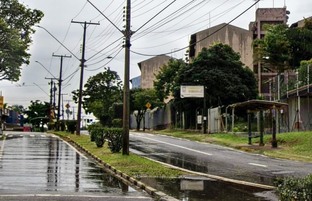 Idoso é preso após ser flagrado se masturbando em ponto de ônibus