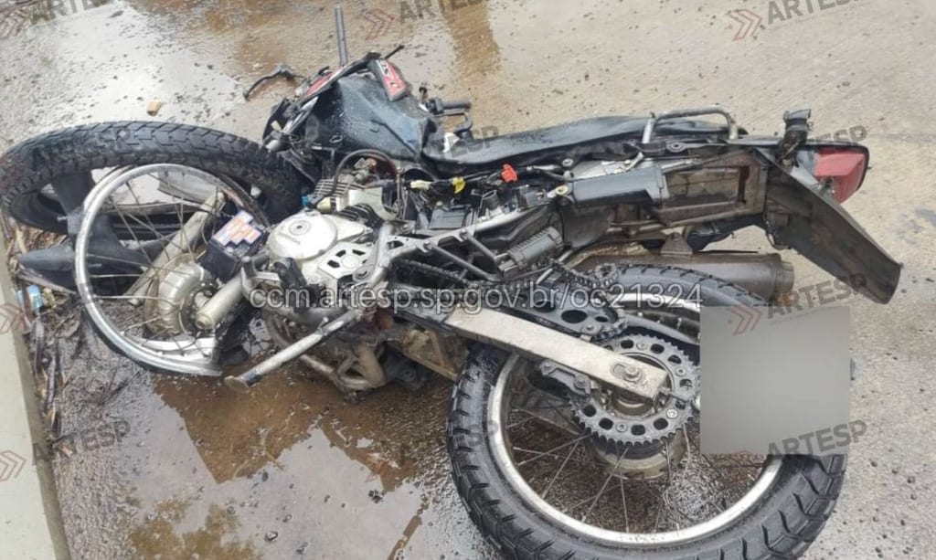 Acidente grave entre moto e carro termina com morte em Presidente Bernardes