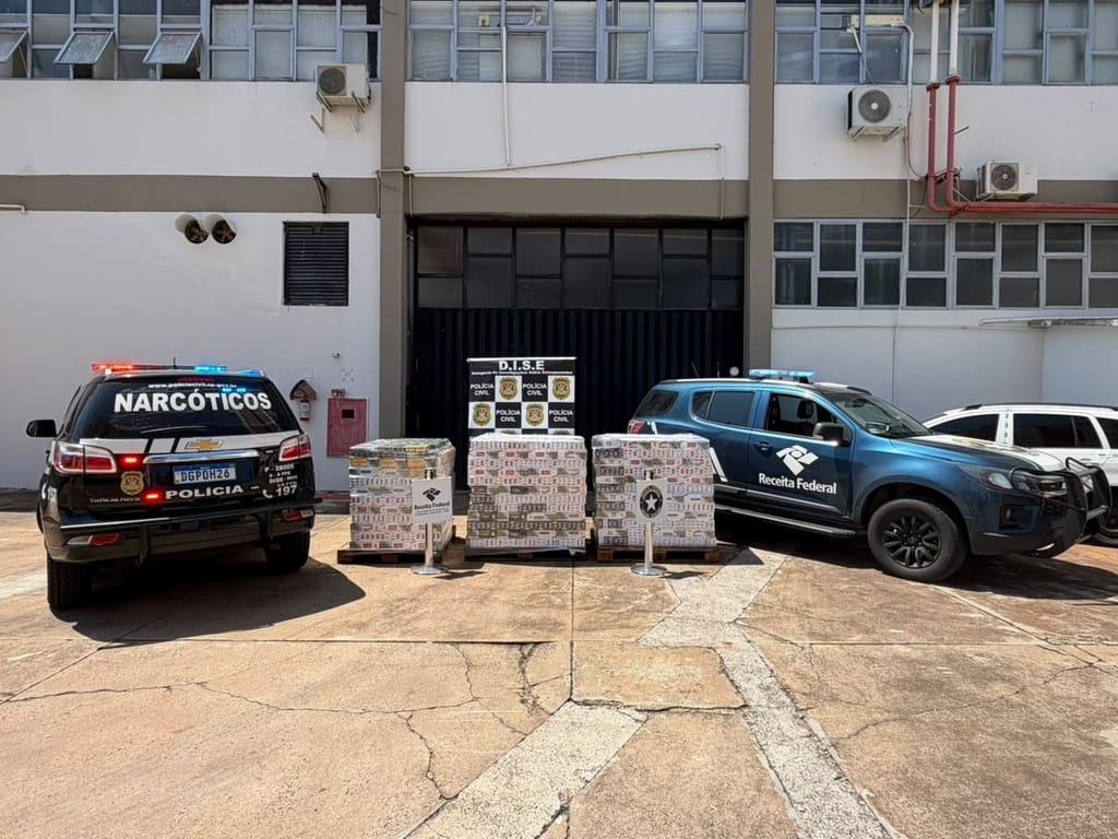 Homem de 19 anos e mulher de 41 são investigados após apreensão de cigarros. Foto: Polícia Civil