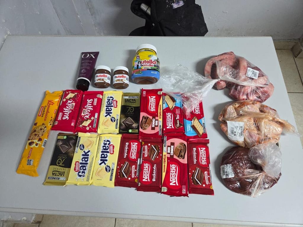 Segurança abordou a suspeita, mulher alegou ter agido por necessidade. Foto: Polícia Civil